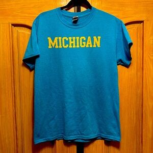 Vintage Gildan University of Michigan T-Shirt in MEDIUM and Rare Light Blue